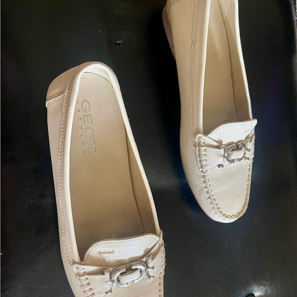 GEOX IVORY LOAFERS. Never worn - Picture 10 of 13